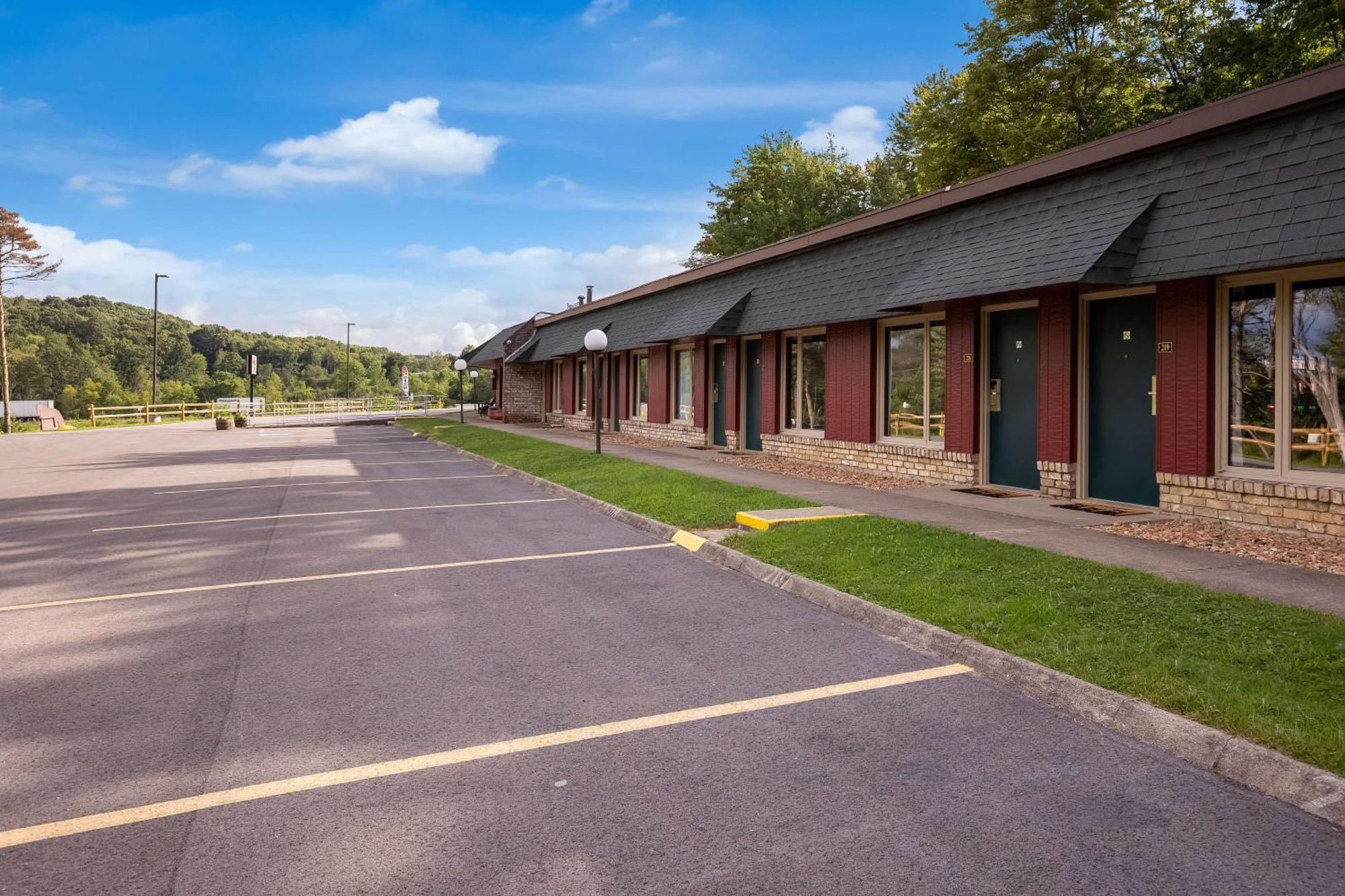 Travelodge By Wyndham Emlenton Exterior photo